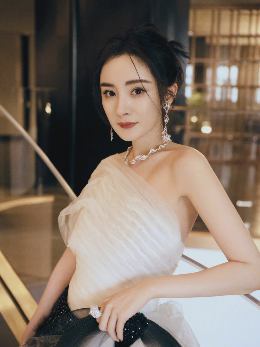 Rộ thông tin Triệu Lệ Dĩnh đóng chung phim với Dương Mịch: Fandom lại khẩu chiến kịch liệt? 4 Rộ thông tin Triệu Lệ Dĩnh đóng chung phim với Dương Mịch: Fandom lại khẩu chiến kịch liệt? 4