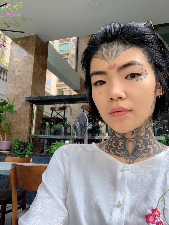 Cuộc sống thay đổi của cô gái 'kín mực' bị 'bĩu môi' giữa phố Lồng đèn Sài Gòn 3 Cuộc sống thay đổi của cô gái 'kín mực' bị 'bĩu môi' giữa phố Lồng đèn Sài Gòn 3