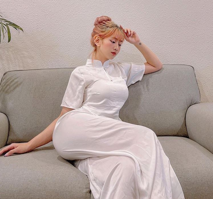 Hot Tiktoker Lê Bống và những màn tạo dáng, ăn mặc không giống ai 2 Hot Tiktoker Lê Bống và những màn tạo dáng, ăn mặc không giống ai 2