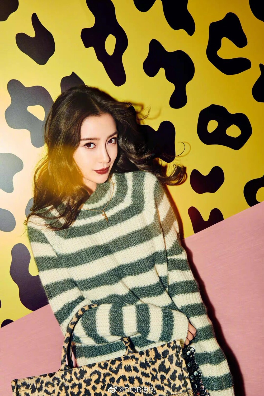 Xinh đẹp như nữ thần, Angela Baby bất ngờ bị nhiếp ảnh gia để lộ nhan sắc thật chưa chỉnh sửa 4 Xinh đẹp như nữ thần, Angela Baby bất ngờ bị nhiếp ảnh gia để lộ nhan sắc thật chưa chỉnh sửa 4