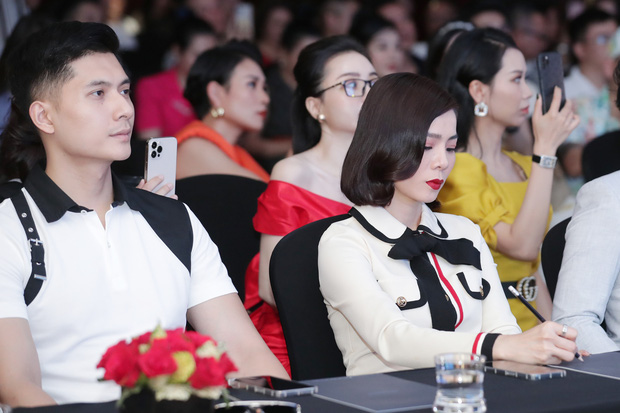 Tiết lộ thái độ của Lâm Bảo Châu khi Lệ Quyên ôm sao nam trên sân khấu 1 Tiết lộ thái độ của Lâm Bảo Châu khi Lệ Quyên ôm sao nam trên sân khấu 1