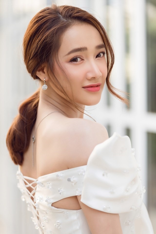 Đến muộn hơn nhiều so với Nhã Phương, Dương Mịch vẫn ghi điểm khi cúi đầu xin lỗi đạo diễn 3 Đến muộn hơn nhiều so với Nhã Phương, Dương Mịch vẫn ghi điểm khi cúi đầu xin lỗi đạo diễn 3