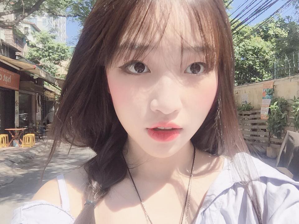 Nữ streamer Xuka Hoa Nhật Huỳnh để lộ mặt mộc ngay trên sóng livestream: Nhan sắc có xinh đẹp như lời đồn? 7 Nữ streamer Xuka Hoa Nhật Huỳnh để lộ mặt mộc ngay trên sóng livestream: Nhan sắc có xinh đẹp như lời đồn? 7