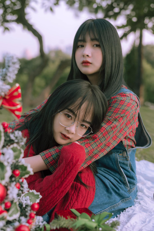Nữ streamer Quỳnh Alee bị lật tung loạt hình ảnh với đồng nghiệp khiến dân tình 'đỏ mặt' 8 Nữ streamer Quỳnh Alee bị lật tung loạt hình ảnh với đồng nghiệp khiến dân tình 'đỏ mặt' 8