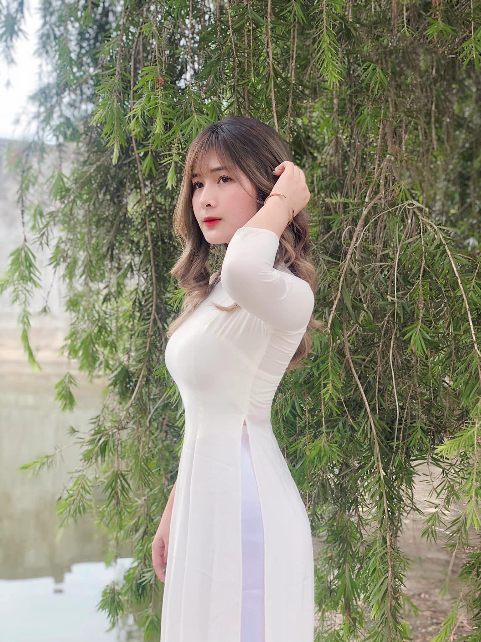 Nữ streamer Quỳnh Alee bị lật tung loạt hình ảnh với đồng nghiệp khiến dân tình 'đỏ mặt' 1 Nữ streamer Quỳnh Alee bị lật tung loạt hình ảnh với đồng nghiệp khiến dân tình 'đỏ mặt' 1