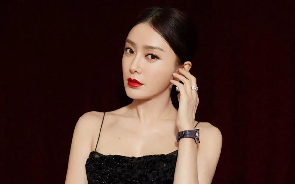 Tần Lam vẫn lẻ bóng ở tuổi 38. Tần Lam vẫn lẻ bóng ở tuổi 38.