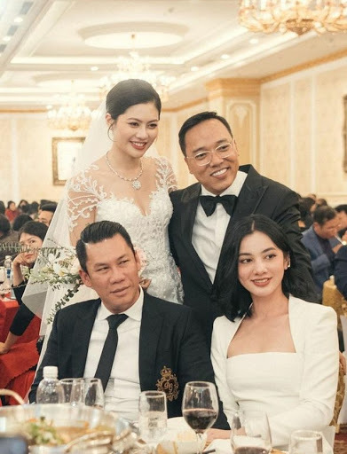 Thái độ lạ của chồng cũ Lệ Quyên khi xuất hiện cùng tình trẻ tin đồn kém 27 tuổi 5 Thái độ lạ của chồng cũ Lệ Quyên khi xuất hiện cùng tình trẻ tin đồn kém 27 tuổi 5