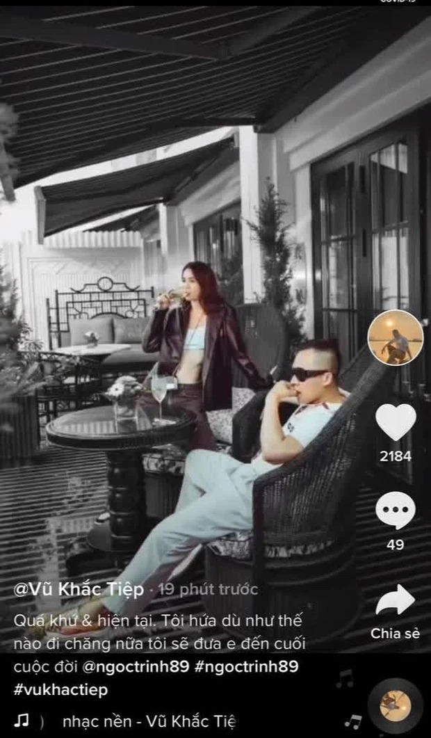 Vừa bị bố mẹ bắt qua hỏi cưới, Vũ Khắc Tiệp lại nhắc chuyện trăm năm với Ngọc Trinh 2 Vừa bị bố mẹ bắt qua hỏi cưới, Vũ Khắc Tiệp lại nhắc chuyện trăm năm với Ngọc Trinh 2