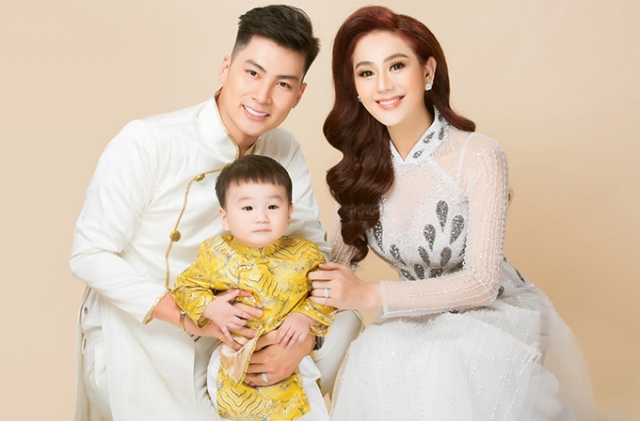 'Bóc trần' nhan sắc thật của Lâm Khánh Chi: Bất ngờ lộ trán hói khiến fan lo lắng 4 'Bóc trần' nhan sắc thật của Lâm Khánh Chi: Bất ngờ lộ trán hói khiến fan lo lắng 4