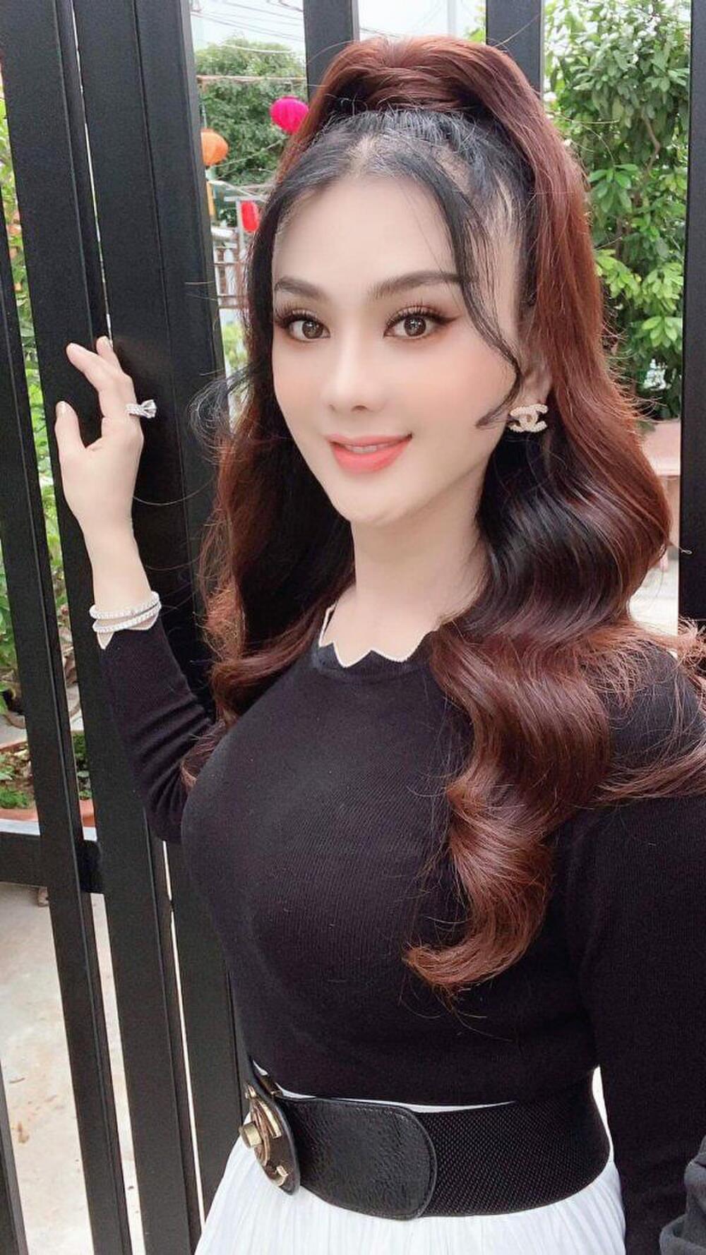 'Bóc trần' nhan sắc thật của Lâm Khánh Chi: Bất ngờ lộ trán hói khiến fan lo lắng 2 'Bóc trần' nhan sắc thật của Lâm Khánh Chi: Bất ngờ lộ trán hói khiến fan lo lắng 2