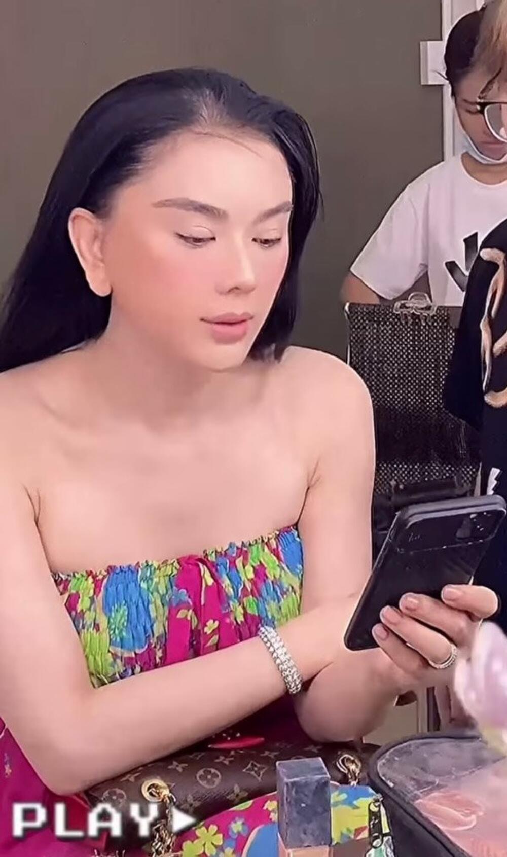 'Bóc trần' nhan sắc thật của Lâm Khánh Chi: Bất ngờ lộ trán hói khiến fan lo lắng 1 'Bóc trần' nhan sắc thật của Lâm Khánh Chi: Bất ngờ lộ trán hói khiến fan lo lắng 1