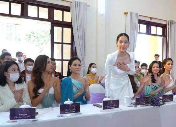 Nam Em tiều tụy, phải nhờ người dìu lên thảm đỏ khiến fan lo lắng 2 Nam Em tiều tụy, phải nhờ người dìu lên thảm đỏ khiến fan lo lắng 2