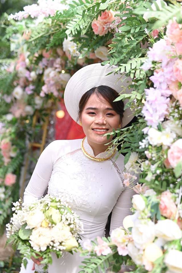 Cô gái được Ngô Kiến Huy giúp đỡ lại bị bàn tán vì sính lễ trong đám cưới 5 Cô gái được Ngô Kiến Huy giúp đỡ lại bị bàn tán vì sính lễ trong đám cưới 5
