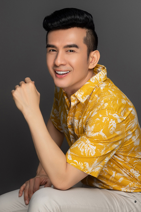 Đan Trường bất ngờ lộ hình ảnh 'xuống tóc' khiến netizen giật mình 4 Đan Trường bất ngờ lộ hình ảnh 'xuống tóc' khiến netizen giật mình 4