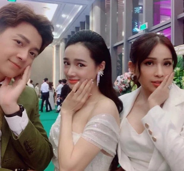Tự tin để mặt mộc trên livestream, Nhã Phương vô tình bị soi khuyết điểm ở tuổi 30 6 Tự tin để mặt mộc trên livestream, Nhã Phương vô tình bị soi khuyết điểm ở tuổi 30 6