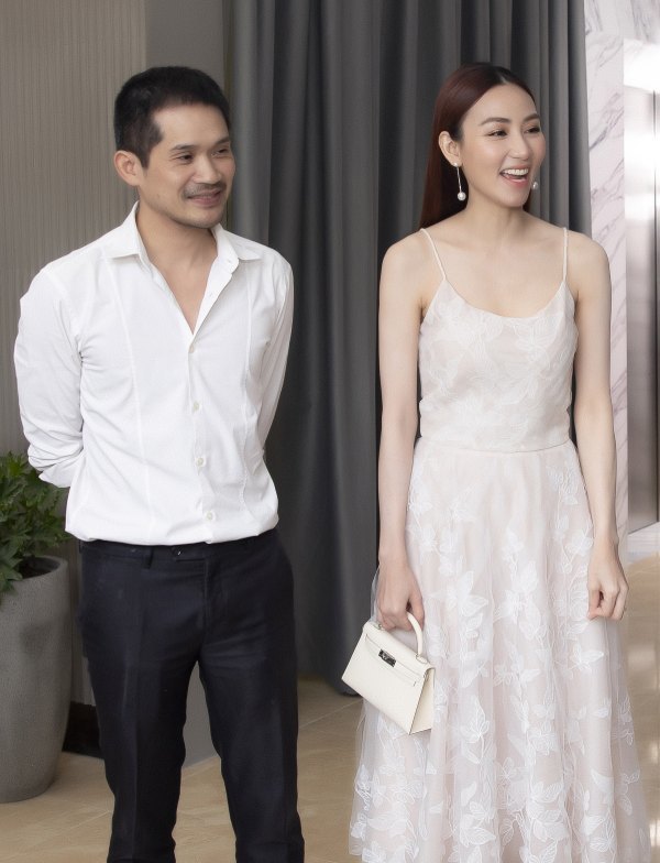 'Tình đầu quốc dân' Ngân Khánh bị lộ diện mạo thật trong clip bị quay lén 2 'Tình đầu quốc dân' Ngân Khánh bị lộ diện mạo thật trong clip bị quay lén 2