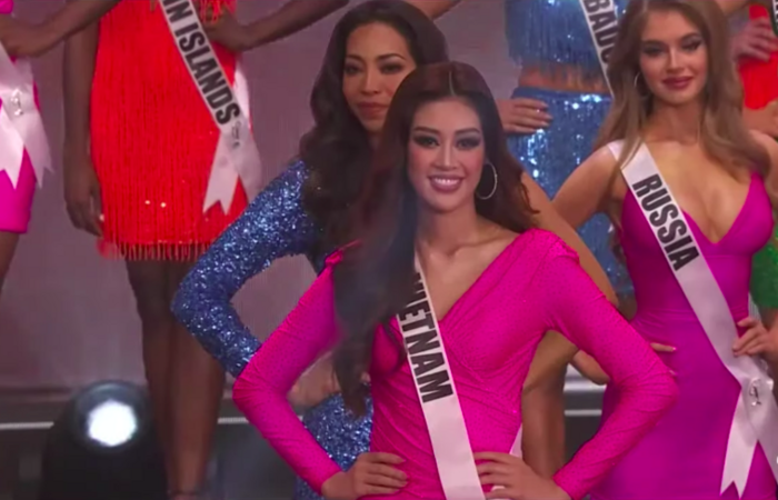 Lộ clip quay lén Khánh Vân trong hậu trường khi lọt top 21 Miss Universe 2020: Biểu cảm gây chú ý 3 Lộ clip quay lén Khánh Vân trong hậu trường khi lọt top 21 Miss Universe 2020: Biểu cảm gây chú ý 3