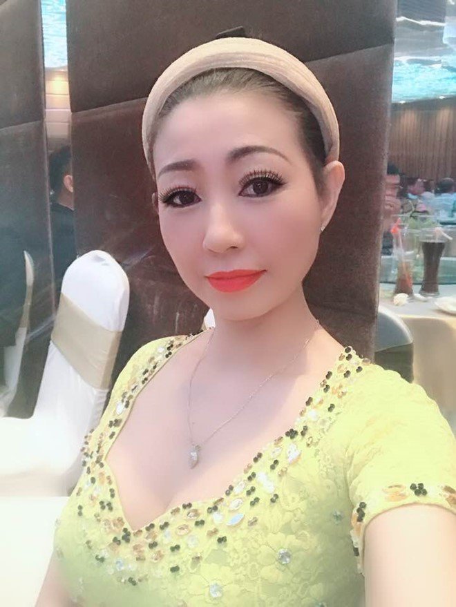 Động thái mới của bà Phương Hằng sau khi 'vợ cũ' Hoài Linh lên tiếng minh oan cho 'chồng' 1 Động thái mới của bà Phương Hằng sau khi 'vợ cũ' Hoài Linh lên tiếng minh oan cho 'chồng' 1