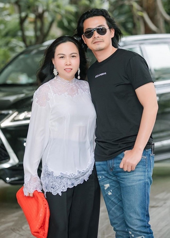 Thái độ khó hiểu của Quách Ngọc Ngoan đối với Phượng Chanel sau khi chia tay 1 Thái độ khó hiểu của Quách Ngọc Ngoan đối với Phượng Chanel sau khi chia tay 1