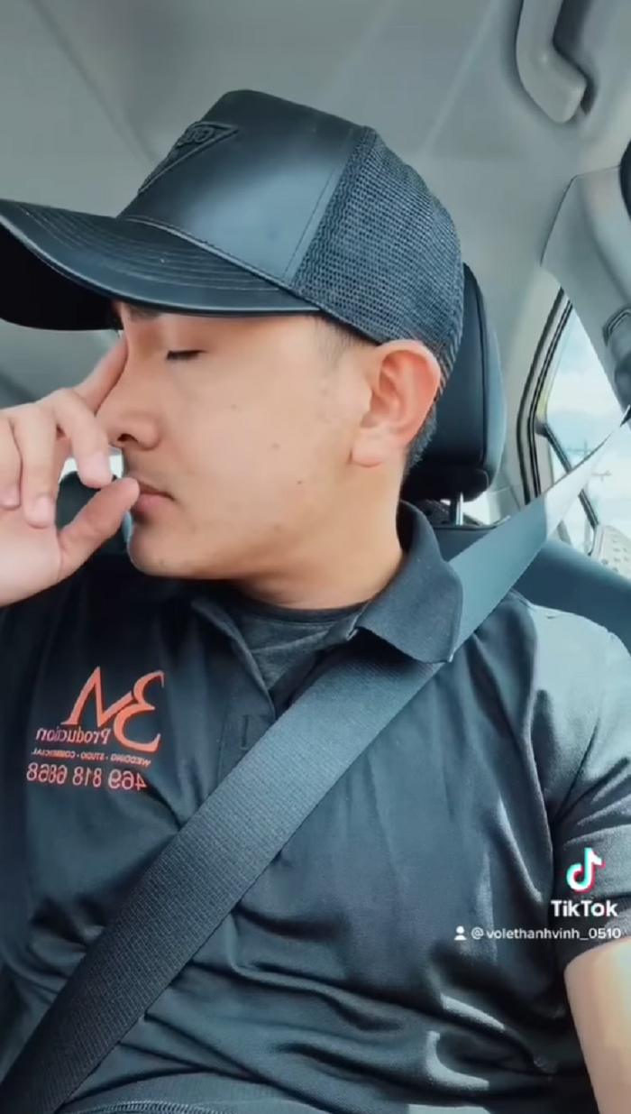 Con trai Hoài Linh chia sẻ ẩn ý giữa lùm xùm của bố và bà Phương Hằng 1 Con trai Hoài Linh chia sẻ ẩn ý giữa lùm xùm của bố và bà Phương Hằng 1