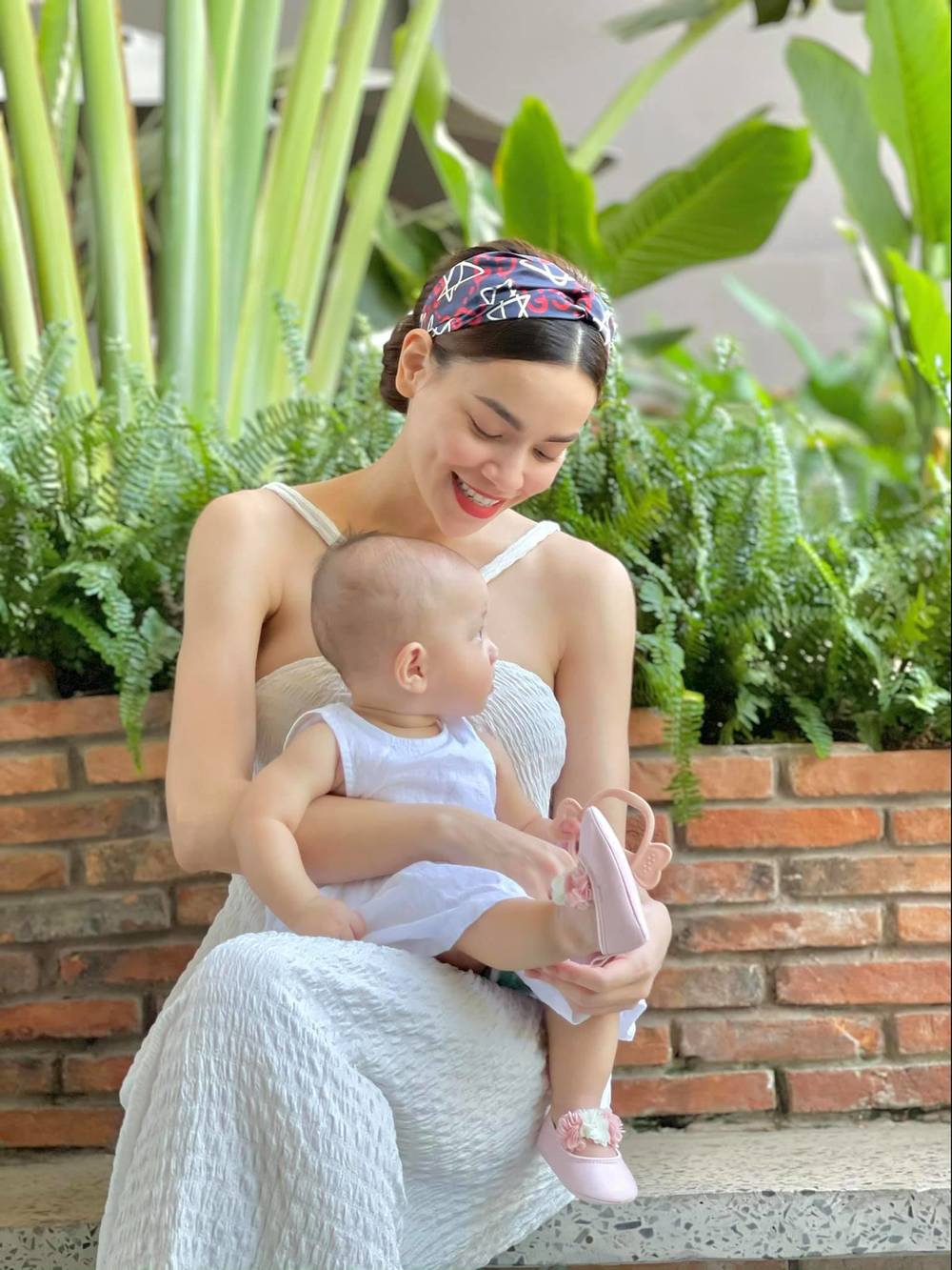 Bận rộn chuyển nhà, Hồ Ngọc Hà vẫn không quên ủng hộ 1.000 bộ đồ bảo hộ đến vùng dịch 1 Bận rộn chuyển nhà, Hồ Ngọc Hà vẫn không quên ủng hộ 1.000 bộ đồ bảo hộ đến vùng dịch 1