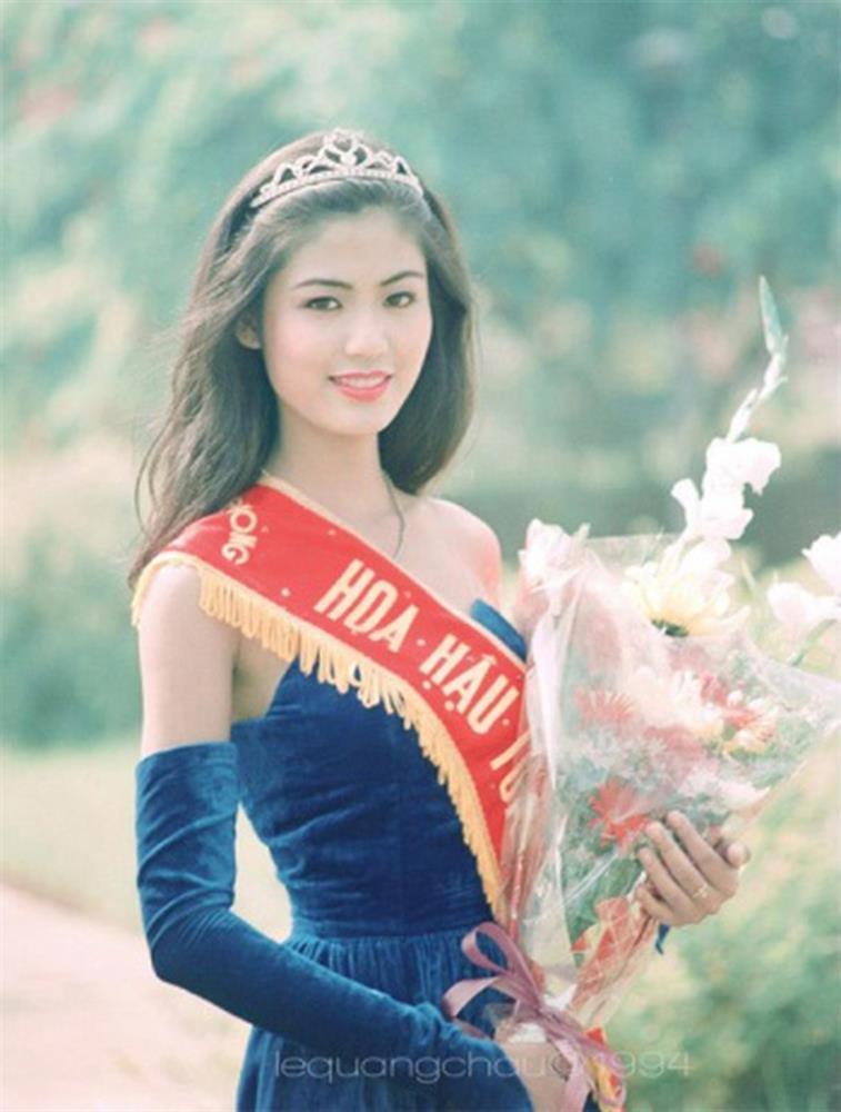 Hoa hậu Nguyễn Thu Thủy thời điểm đăng quang. Hoa hậu Nguyễn Thu Thủy thời điểm đăng quang.