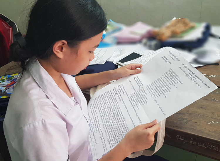 Một thí sinh dự thi THPT Quốc gia 2019 với bộ đề in trên giấy A3 1