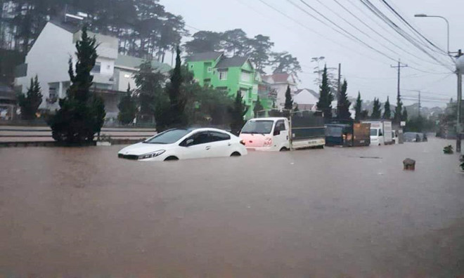 TP Đà Lạt 'thất thủ' sau trận mưa lớn kéo dài 1