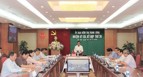 Xem xét kỷ luật Ban Thường vụ Đảng ủy Tập đoàn Xăng dầu Việt Nam 1