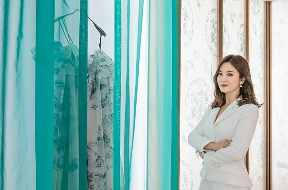 Rũ bỏ quá khứ hậu ly hôn, Song Hye Kyo ngày càng đẹp mặn mà 2