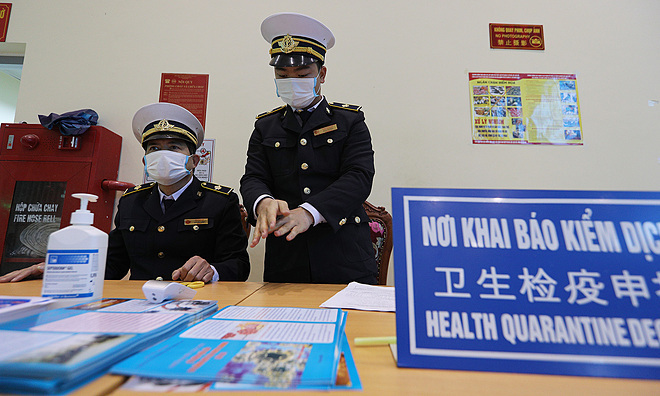Hành khách nhập cảnh vào Việt Nam buộc phải khai báo y tế từ 7/3 1