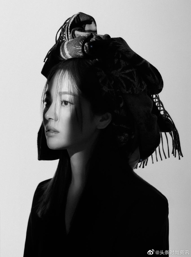 Song Hye Kyo 'thả rông nhan sắc', khoe vẻ đẹp ma mị hậu ly hôn 6