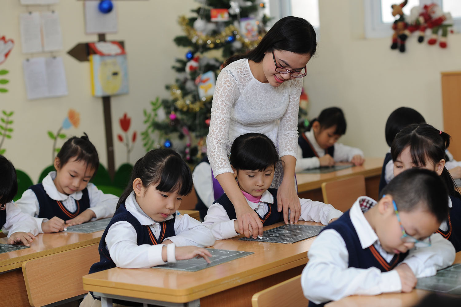 Hơn 17.000 giáo viên Hà Nội nghỉ không lương do ảnh hưởng Covid-19 1