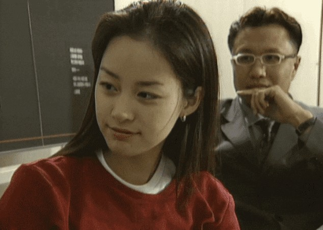 Hình ảnh thủa sinh viên mặt mộc hiếm hoi đầy mê hoặc của Kim Tae Hee 3