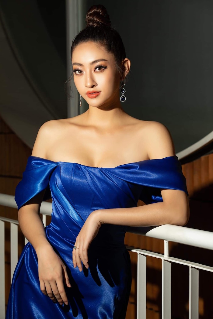 Hoa hậu Lương Thùy Linh hở bạo khoe vòng 1 nóng bỏng 2