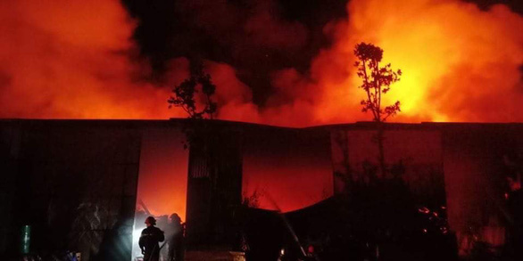 Cháy lớn tại một xưởng kinh doanh ở Hà Nội 1