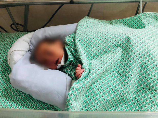 Nữ sinh bỏ bé sơ sinh trong khe tường ở Hà Nội rơi vào tình trạng hoảng loạn 1
