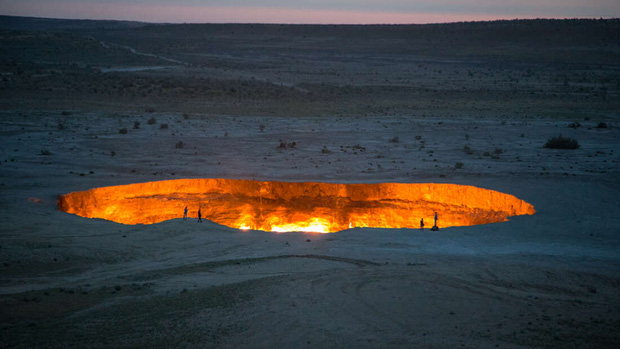 Vén màn bí mật về những 'cổng địa ngục' khổng lồ không bao giờ tắt lửa trong hơn nửa thế kỷ 1