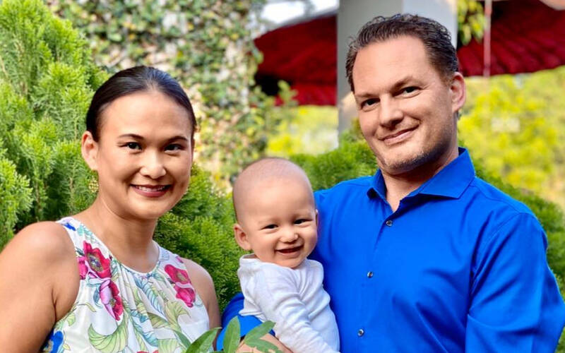 Chồng cũ Hồng Nhung khoe hình ảnh cực ngọt ngào bên bà xã doanh nhân cùng quý tử 6 Chồng cũ Hồng Nhung khoe hình ảnh cực ngọt ngào bên bà xã doanh nhân cùng quý tử 6