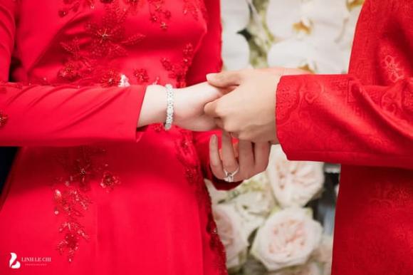Bà xã thiếu gia Phan Thành khiến dân tình tròn mắt với nhẫn kim cương cỡ lớn 2 Bà xã thiếu gia Phan Thành khiến dân tình tròn mắt với nhẫn kim cương cỡ lớn 2