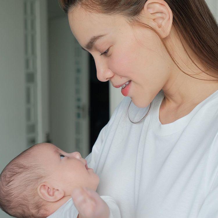 Nối gót con nhà gia thế, cặp quý tử ái nữ nhà Hồ Ngọc Hà đón nhận điều đặc biệt 2 Nối gót con nhà gia thế, cặp quý tử ái nữ nhà Hồ Ngọc Hà đón nhận điều đặc biệt 2