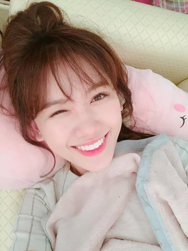 Mới đầu năm, Hari Won đã gây ngỡ ngàng với gương mặt già nua khác xa lúc lên sóng truyền hình 2 Mới đầu năm, Hari Won đã gây ngỡ ngàng với gương mặt già nua khác xa lúc lên sóng truyền hình 2