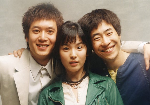 Song Hye Kyo xuất hiện cạnh người đàn ông lạ hậu ly hôn, hành động mới gây chú ý 2 Song Hye Kyo xuất hiện cạnh người đàn ông lạ hậu ly hôn, hành động mới gây chú ý 2