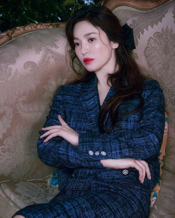 Song Hye Kyo xuất hiện cạnh người đàn ông lạ hậu ly hôn, hành động mới gây chú ý 6