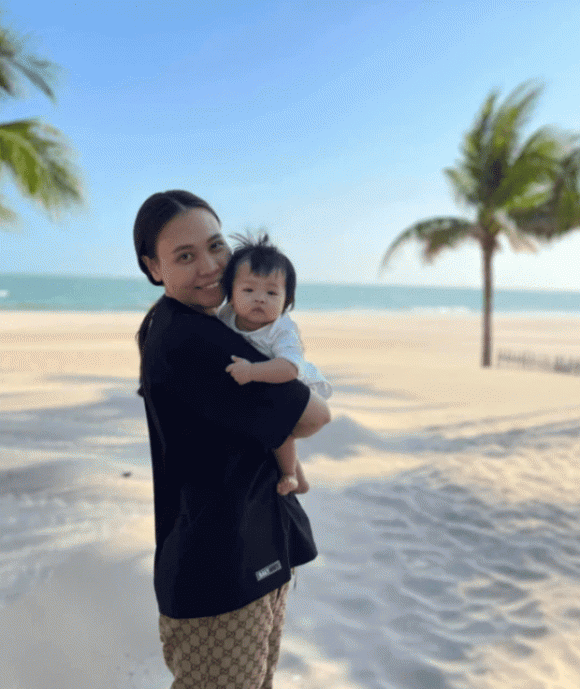 Đàm Thu Trang cao tay đáp trả lại đòn 'vạch trần bộ mặt thật' của ông xã Cường Đôla 1 Đàm Thu Trang cao tay đáp trả lại đòn 'vạch trần bộ mặt thật' của ông xã Cường Đôla 1