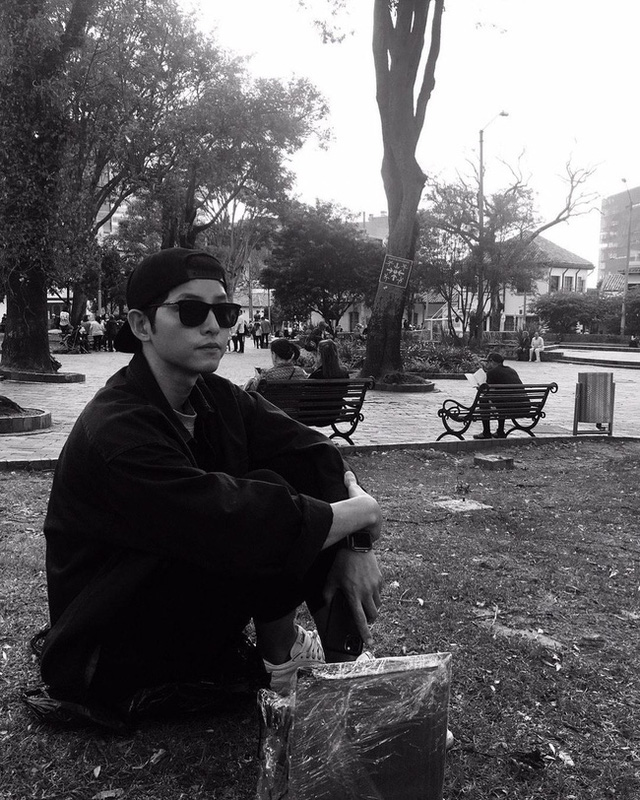 Song Joong Ki đang trải qua những ngày thậm tệ đầy buồn bã sau khi vợ cũ công khai tình tứ cạnh trai lạ 1 Song Joong Ki đang trải qua những ngày thậm tệ đầy buồn bã sau khi vợ cũ công khai tình tứ cạnh trai lạ 1