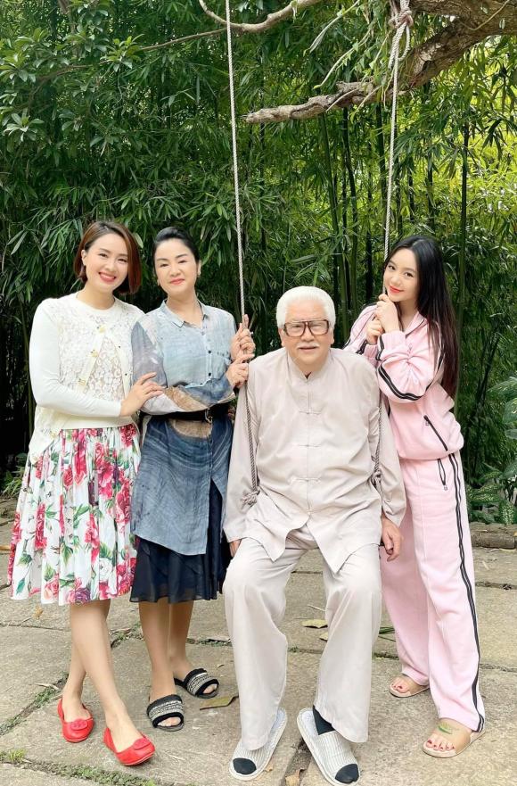 Loạt ảnh hậu trường của Hướng dương ngược nắng khiến dân tình cười bò 2 Loạt ảnh hậu trường của Hướng dương ngược nắng khiến dân tình cười bò 2