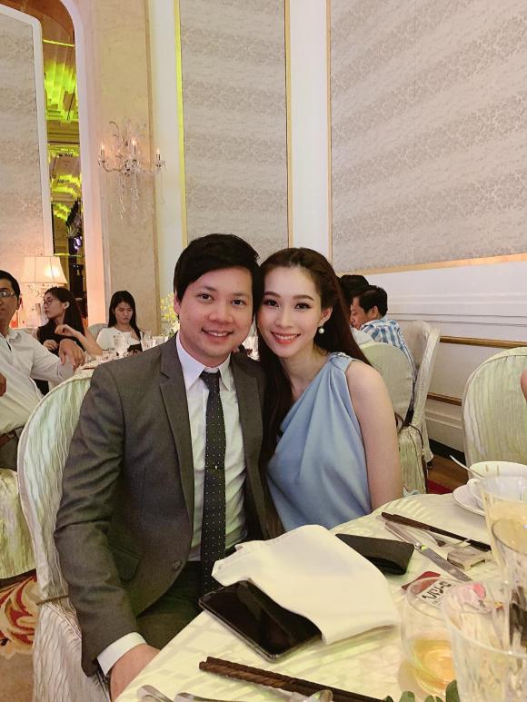 Tung ảnh tình tứ bên bà xã Đặng Thu Thảo, doanh nhân Tín Nguyễn khiến fan 'đỏ mắt' ghen tị 4 Tung ảnh tình tứ bên bà xã Đặng Thu Thảo, doanh nhân Tín Nguyễn khiến fan 'đỏ mắt' ghen tị 4