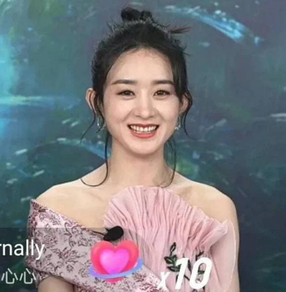 Triệu Lệ Dĩnh khiến netizen hoảng hốt với gương mặt mộc kém hoàn hảo 5 Triệu Lệ Dĩnh khiến netizen hoảng hốt với gương mặt mộc kém hoàn hảo 5