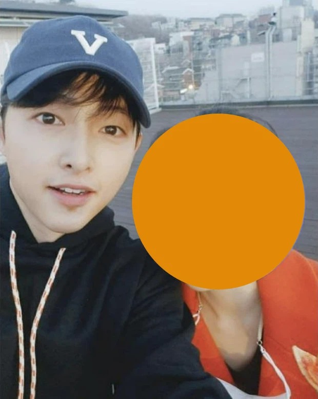 'Lật kèo' nhan sắc, Song Joong Ki khiến fan ngỡ ngàng với gương mặt mộc hoàn hảo 2 'Lật kèo' nhan sắc, Song Joong Ki khiến fan ngỡ ngàng với gương mặt mộc hoàn hảo 2